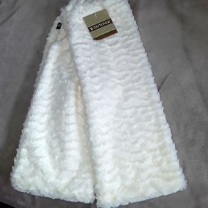 ISOTONER Faux Fur Scarf